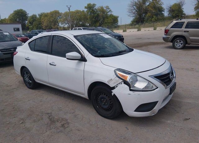 2017 NISSAN Versa