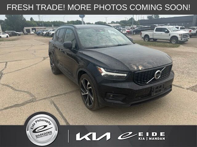 2021 VOLVO XC40