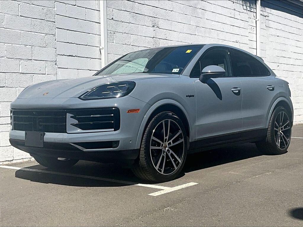 2025 PORSCHE Cayenne