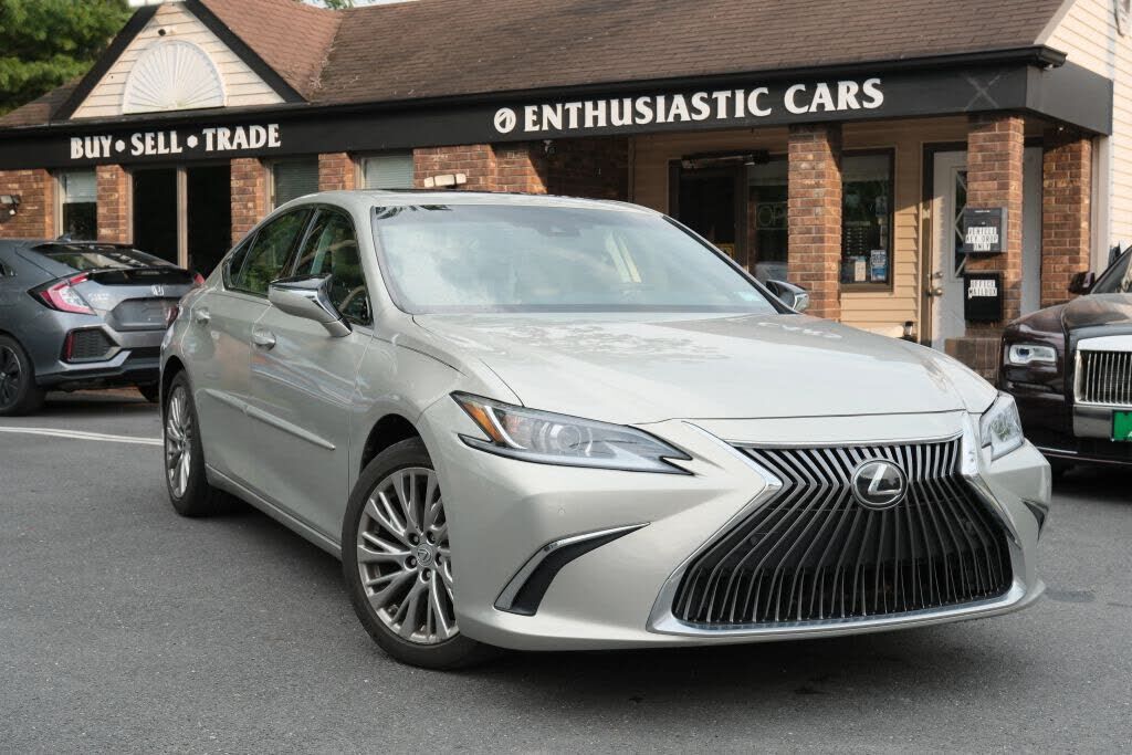 2019 LEXUS ES