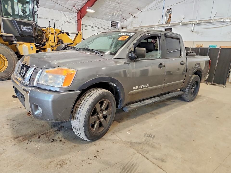 2015 NISSAN Titan