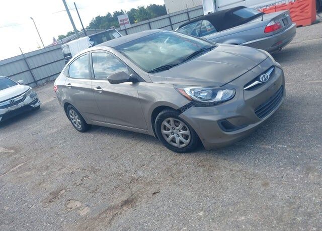 2013 HYUNDAI Accent