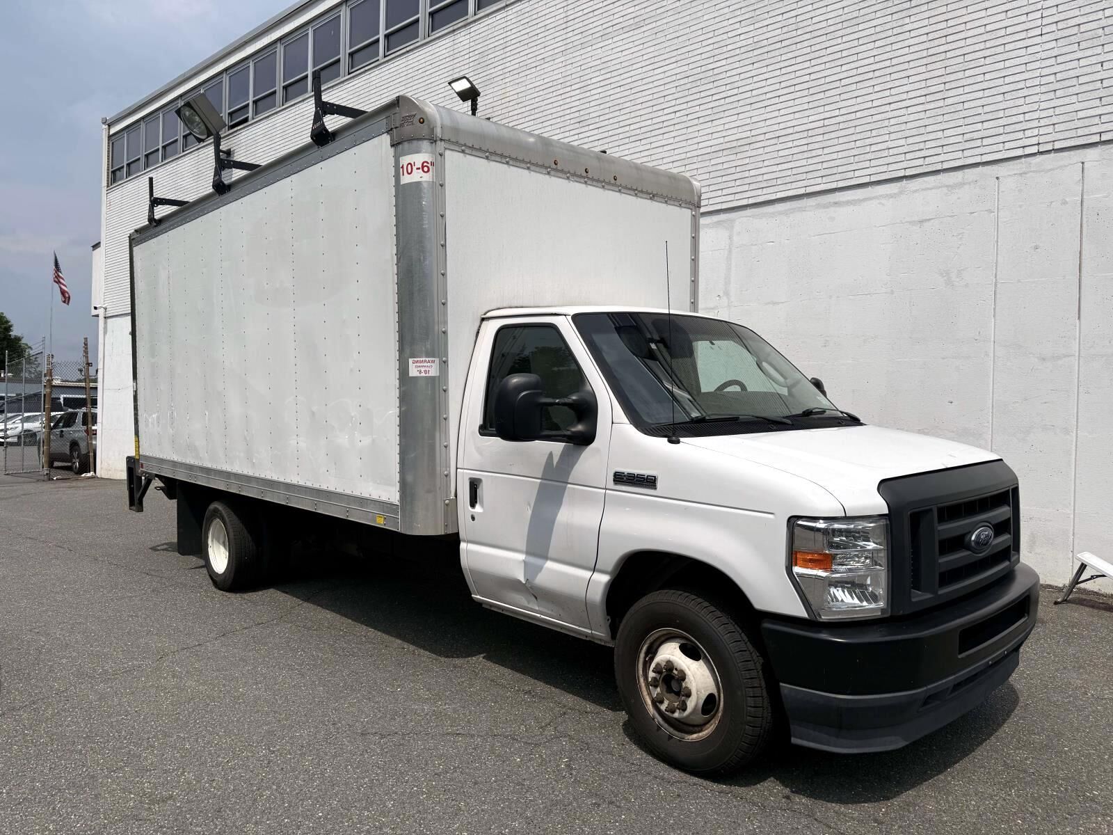 2021 FORD E-350