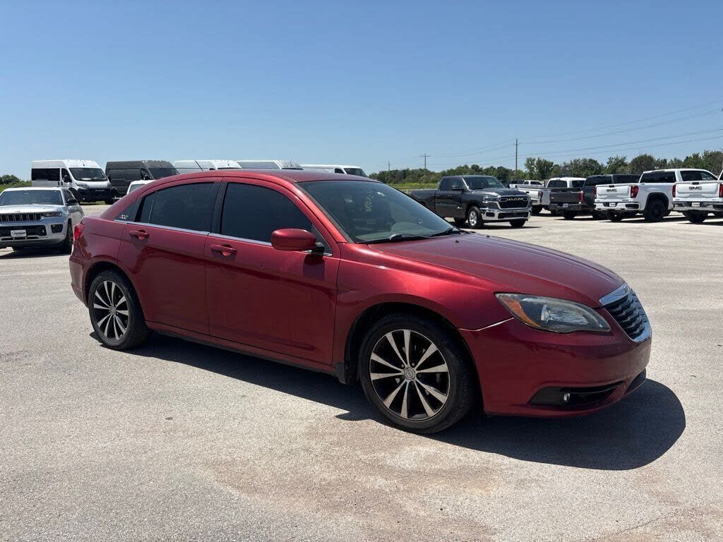 2011 CHRYSLER 200
