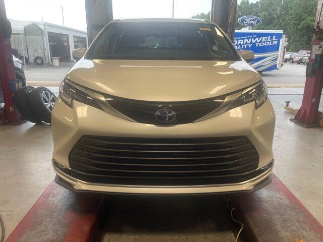 2021 TOYOTA Sienna