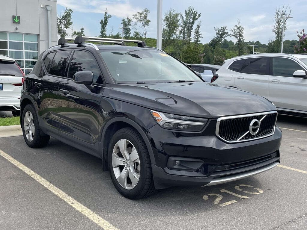 2021 VOLVO XC40