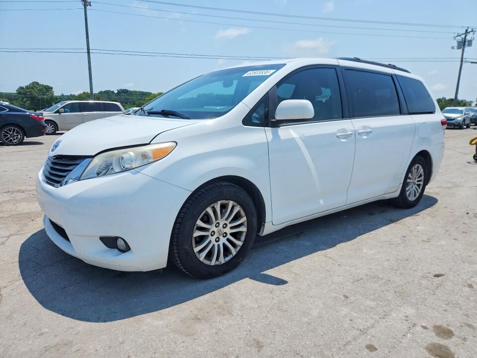 2012 TOYOTA Sienna