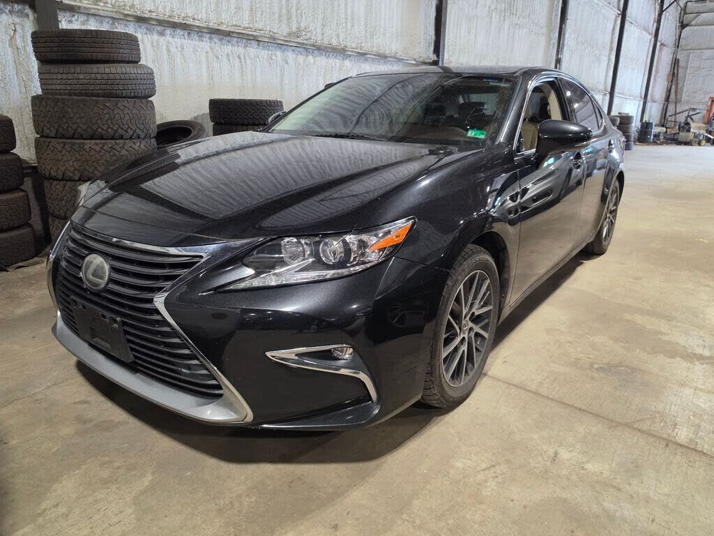 2017 LEXUS ES