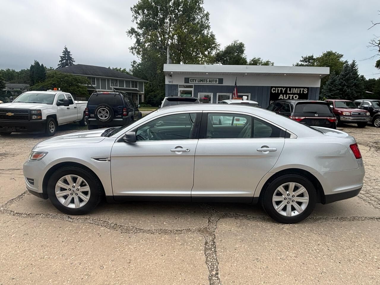 2010 FORD Taurus
