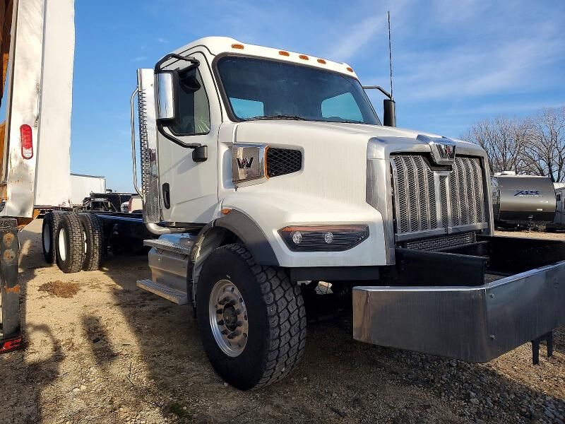 2025 WESTERN STAR 47X Chassis