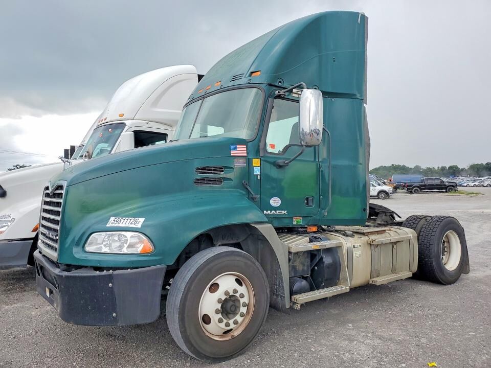 2017 MACK CXU