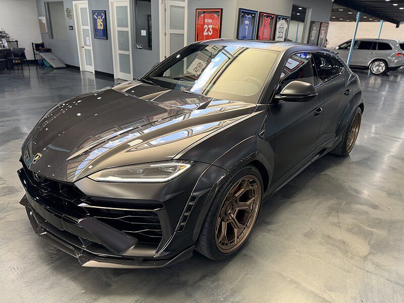 2025 LAMBORGHINI URUS