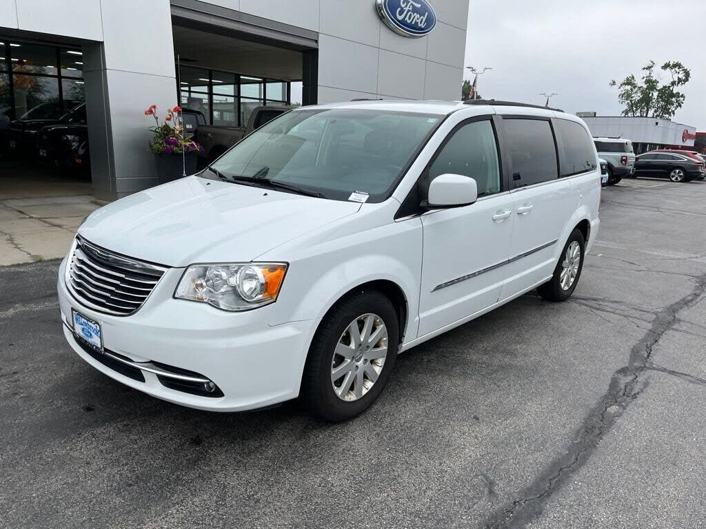 2016 CHRYSLER Town and Country