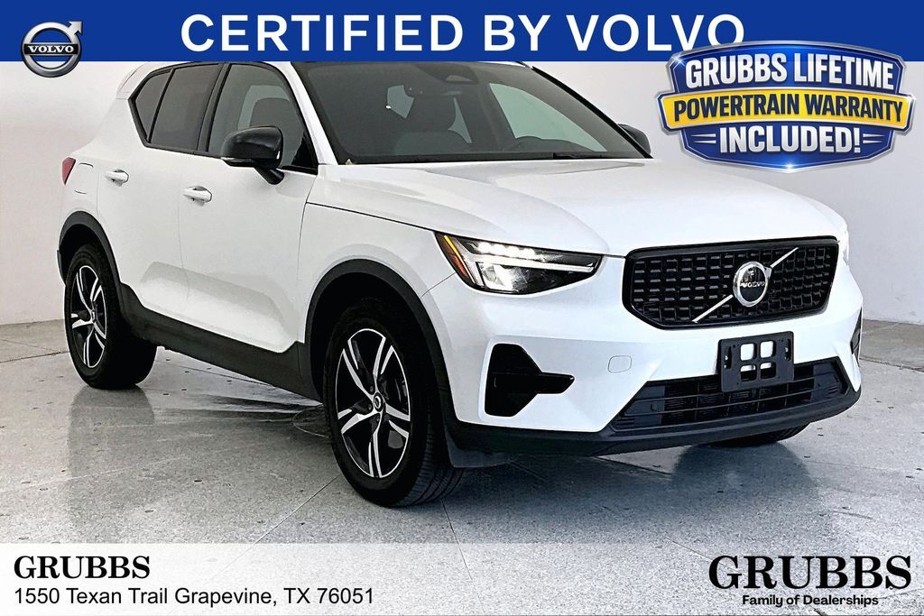 2024 VOLVO XC40