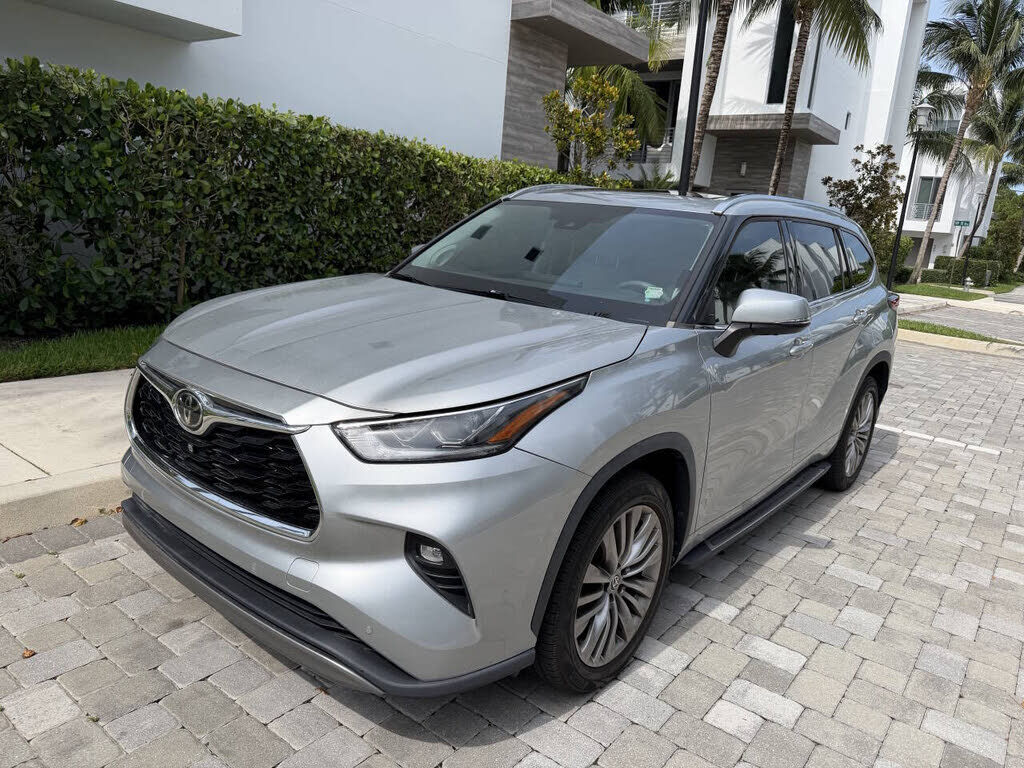 2022 TOYOTA Highlander