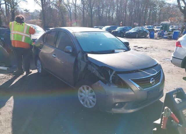 2014 NISSAN Versa
