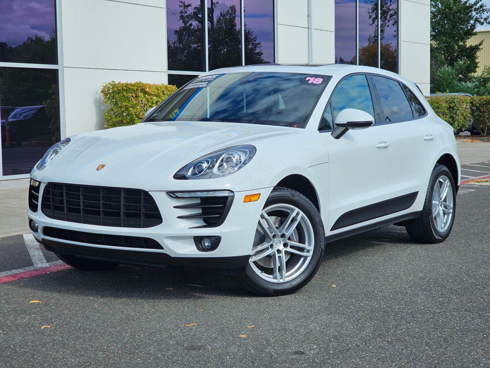 2018 PORSCHE Macan