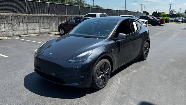 2025 TESLA Model Y