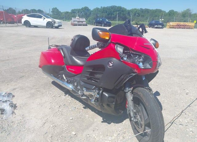 2013 HONDA GL1800