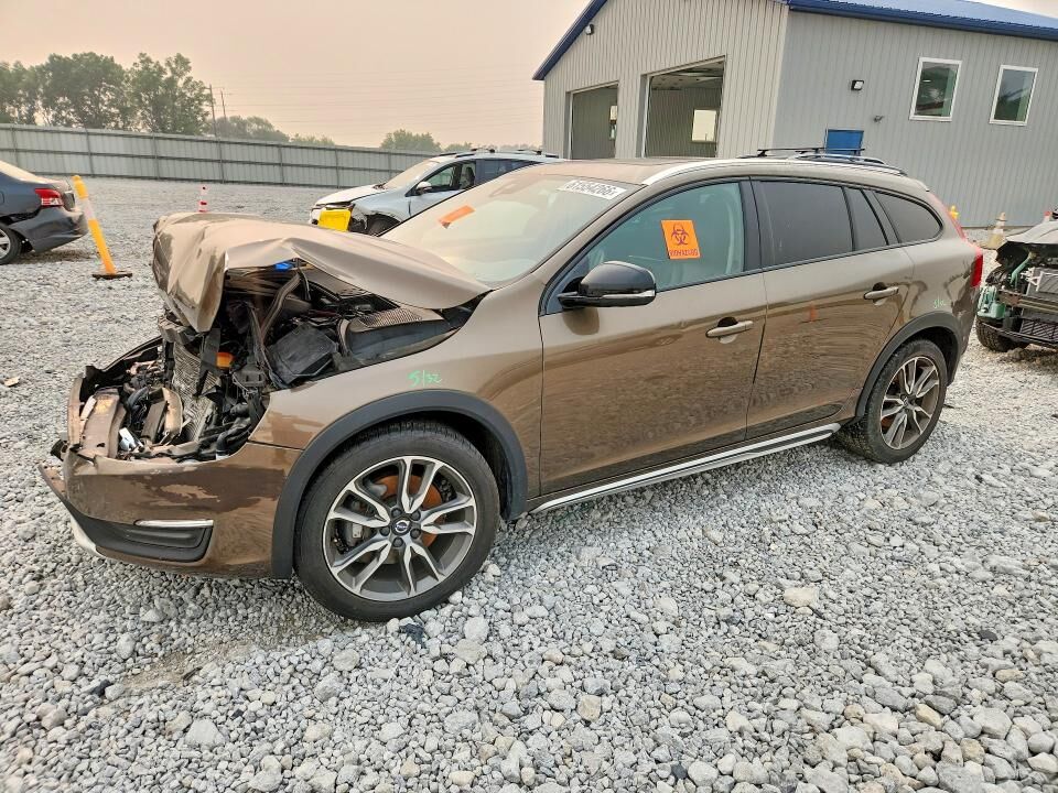 2017 VOLVO V60CC