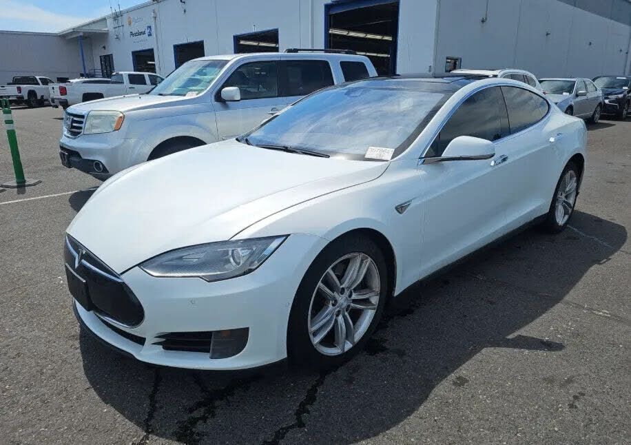 2015 TESLA Model S