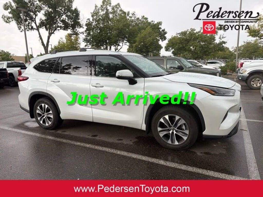 2022 TOYOTA Highlander