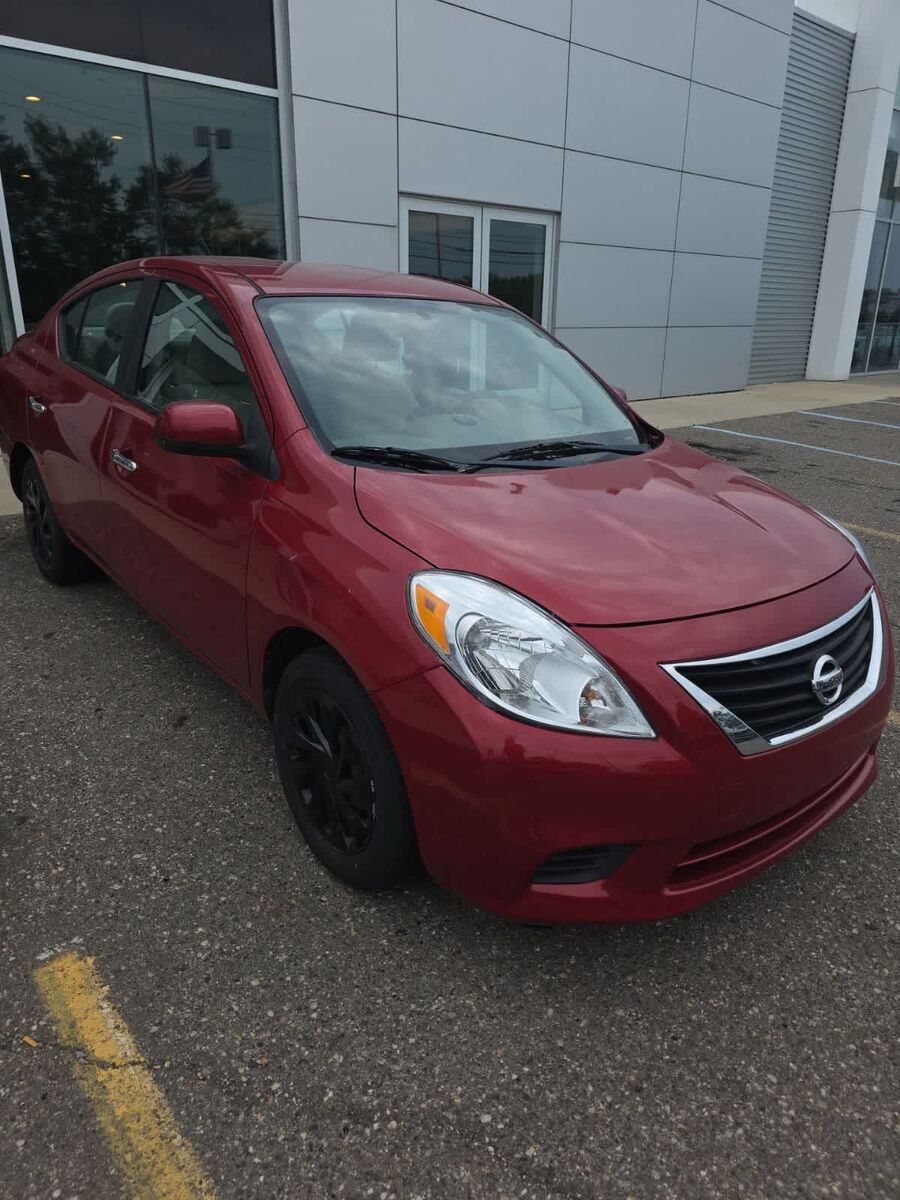 2012 NISSAN Versa