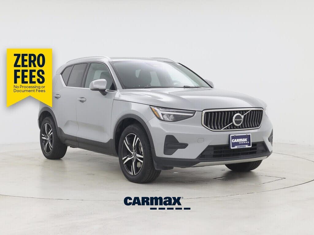 2025 VOLVO XC40