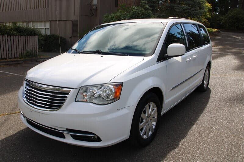 2016 CHRYSLER Town and Country