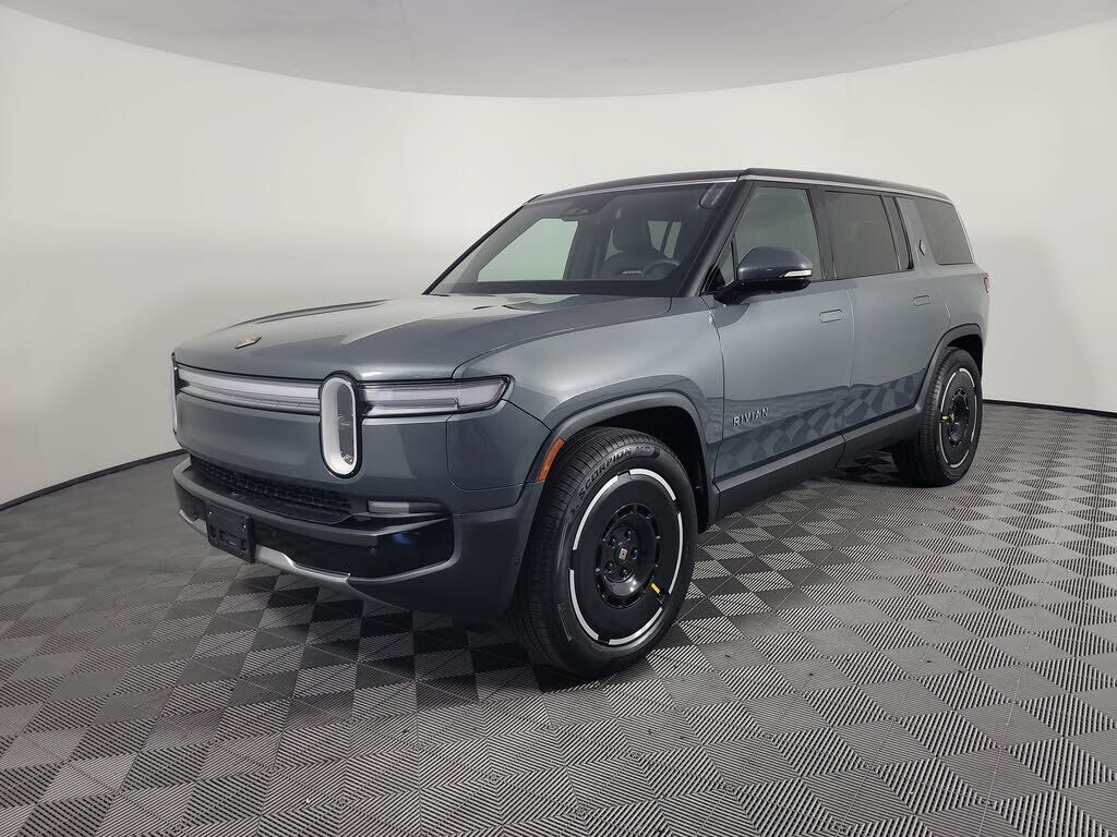 2025 RIVIAN R1S