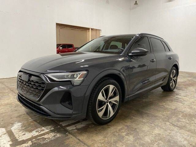 2024 AUDI Q8