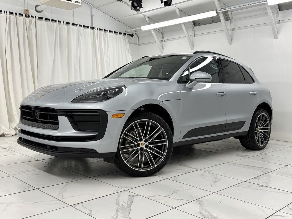 2026 PORSCHE Macan