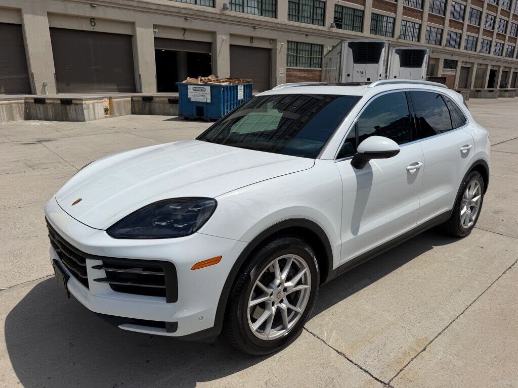 2024 PORSCHE Cayenne