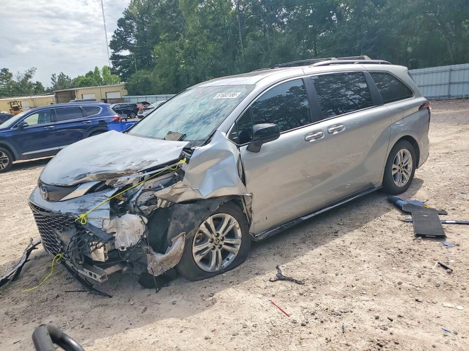 2021 TOYOTA Sienna