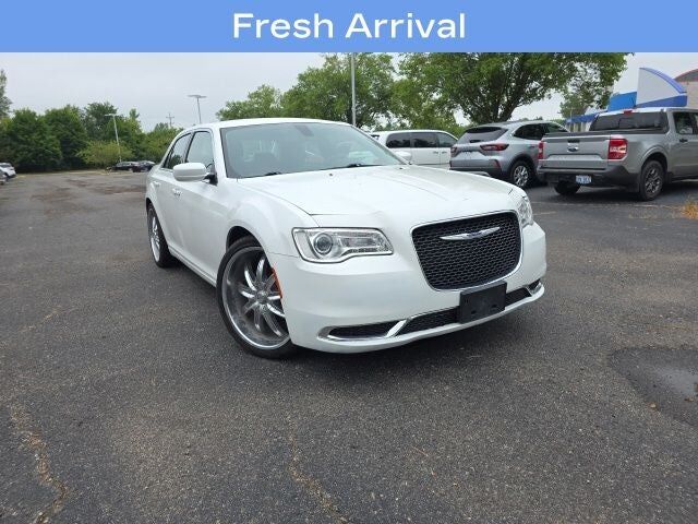 2019 CHRYSLER 300