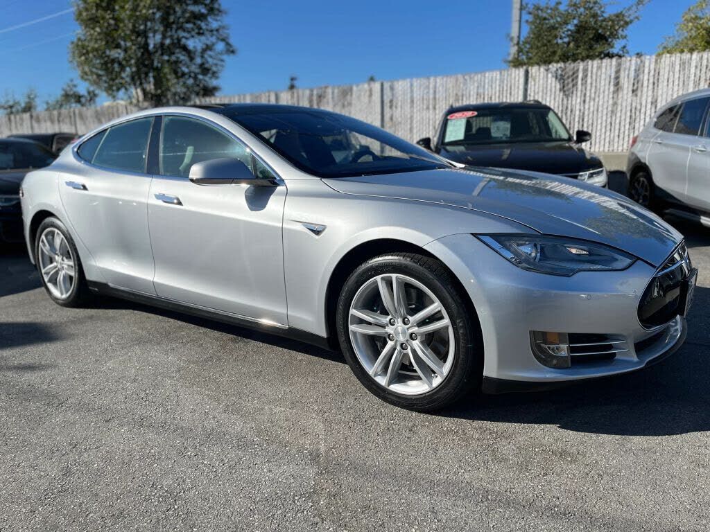 2015 TESLA Model S
