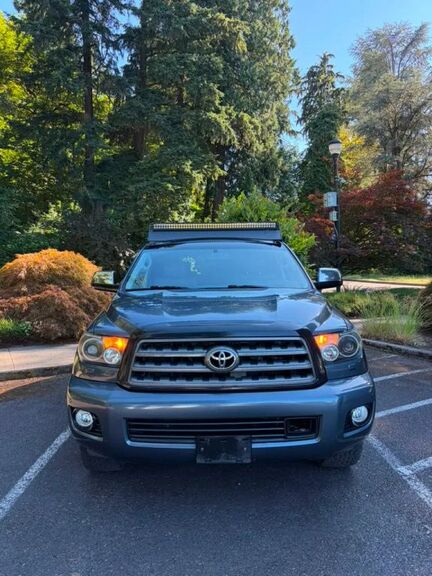 2010 TOYOTA Sequoia