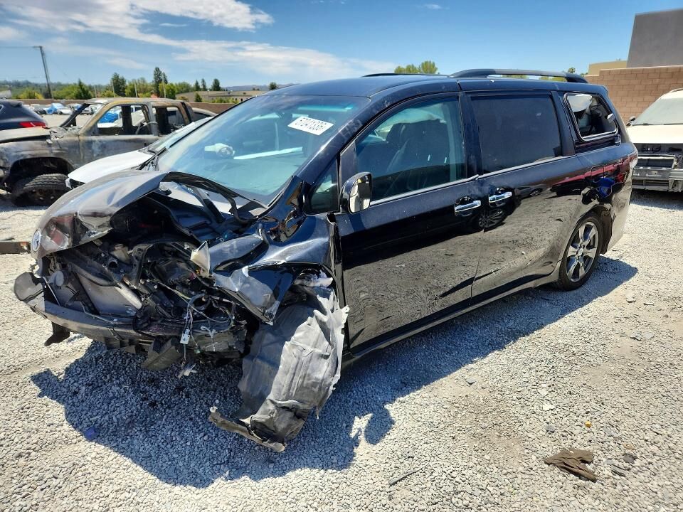 2017 TOYOTA Sienna