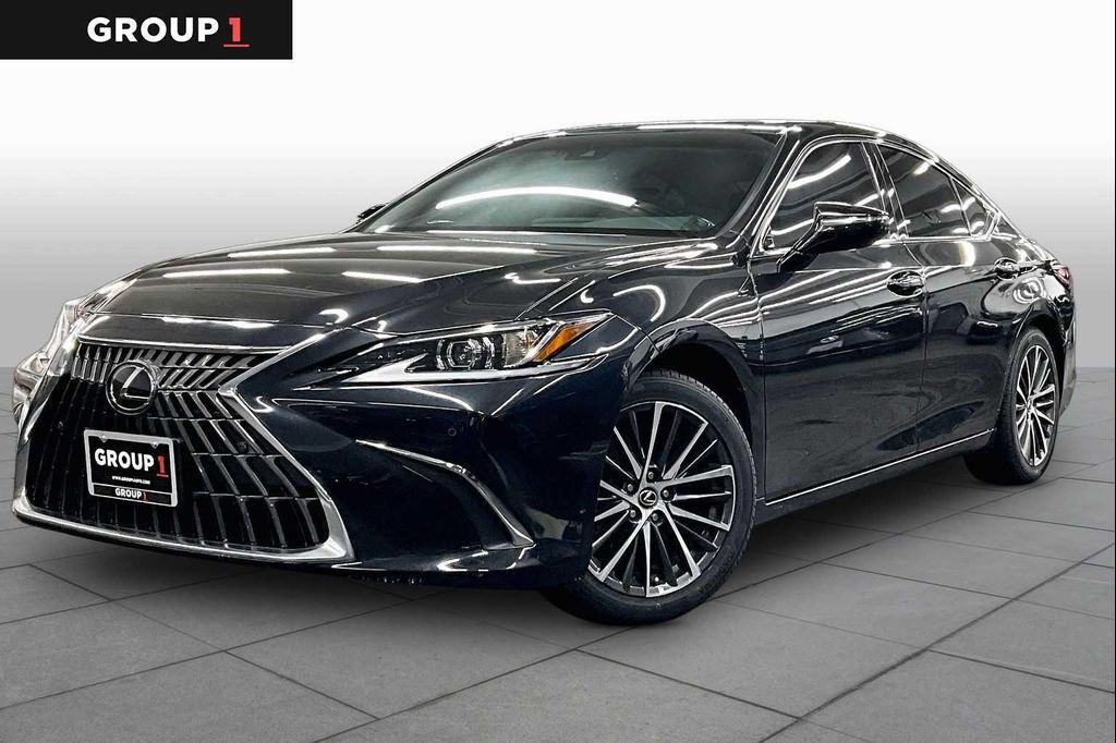 2025 LEXUS ES