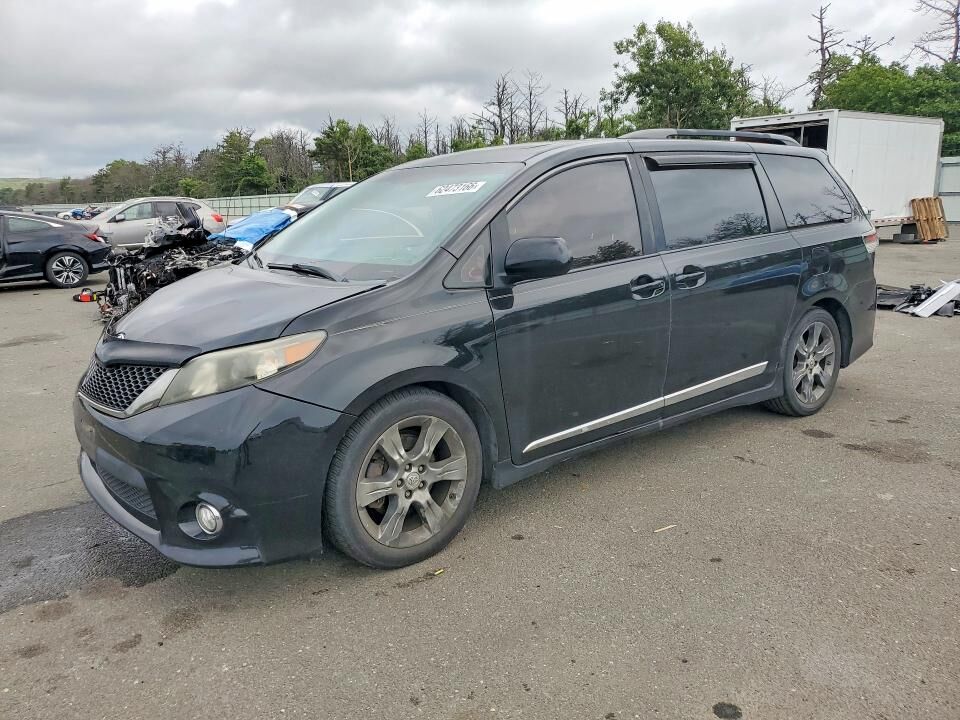 2012 TOYOTA Sienna