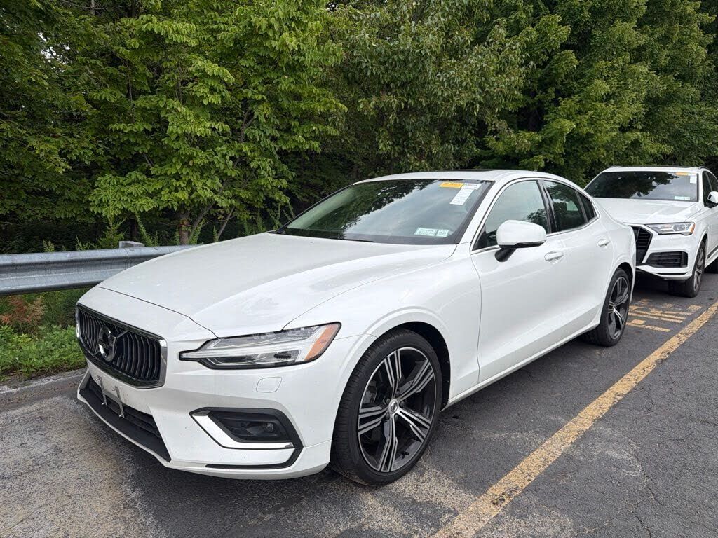 2022 VOLVO S60