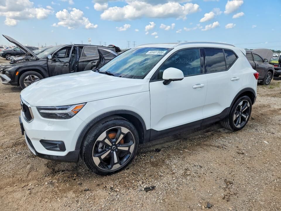 2020 VOLVO XC40