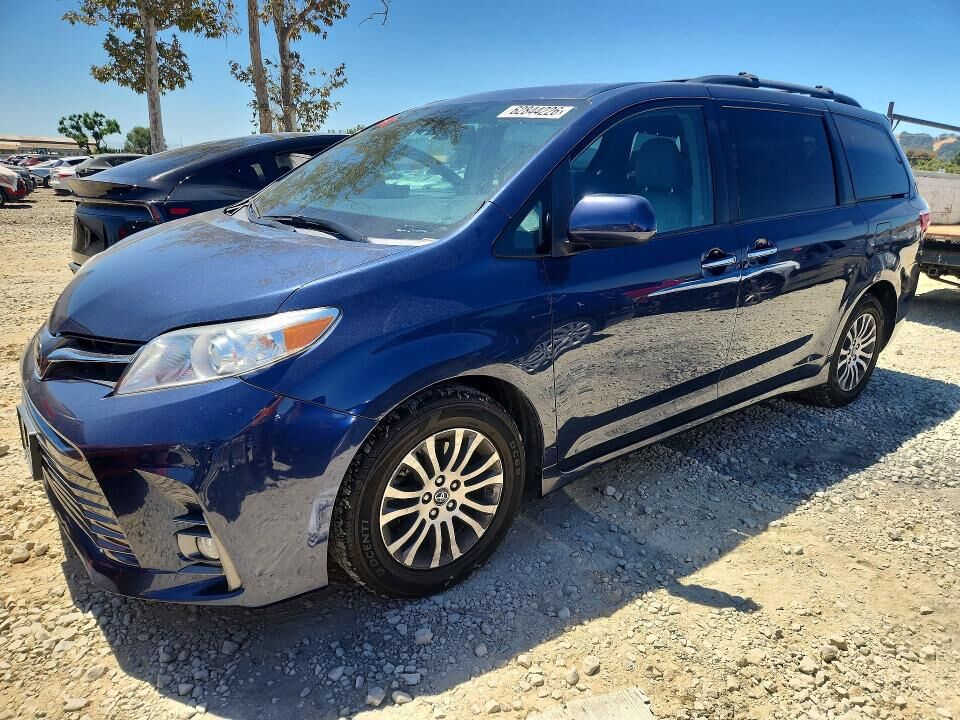 2018 TOYOTA Sienna