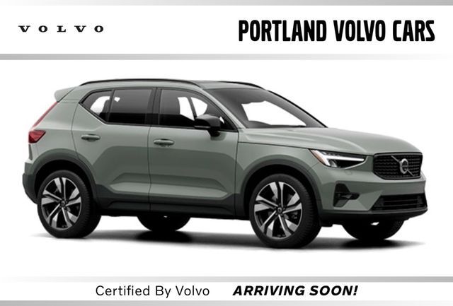 2025 VOLVO XC40