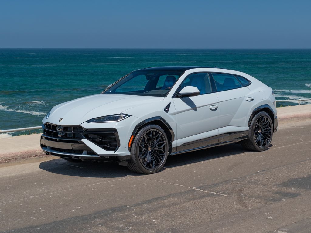 2026 LAMBORGHINI URUS