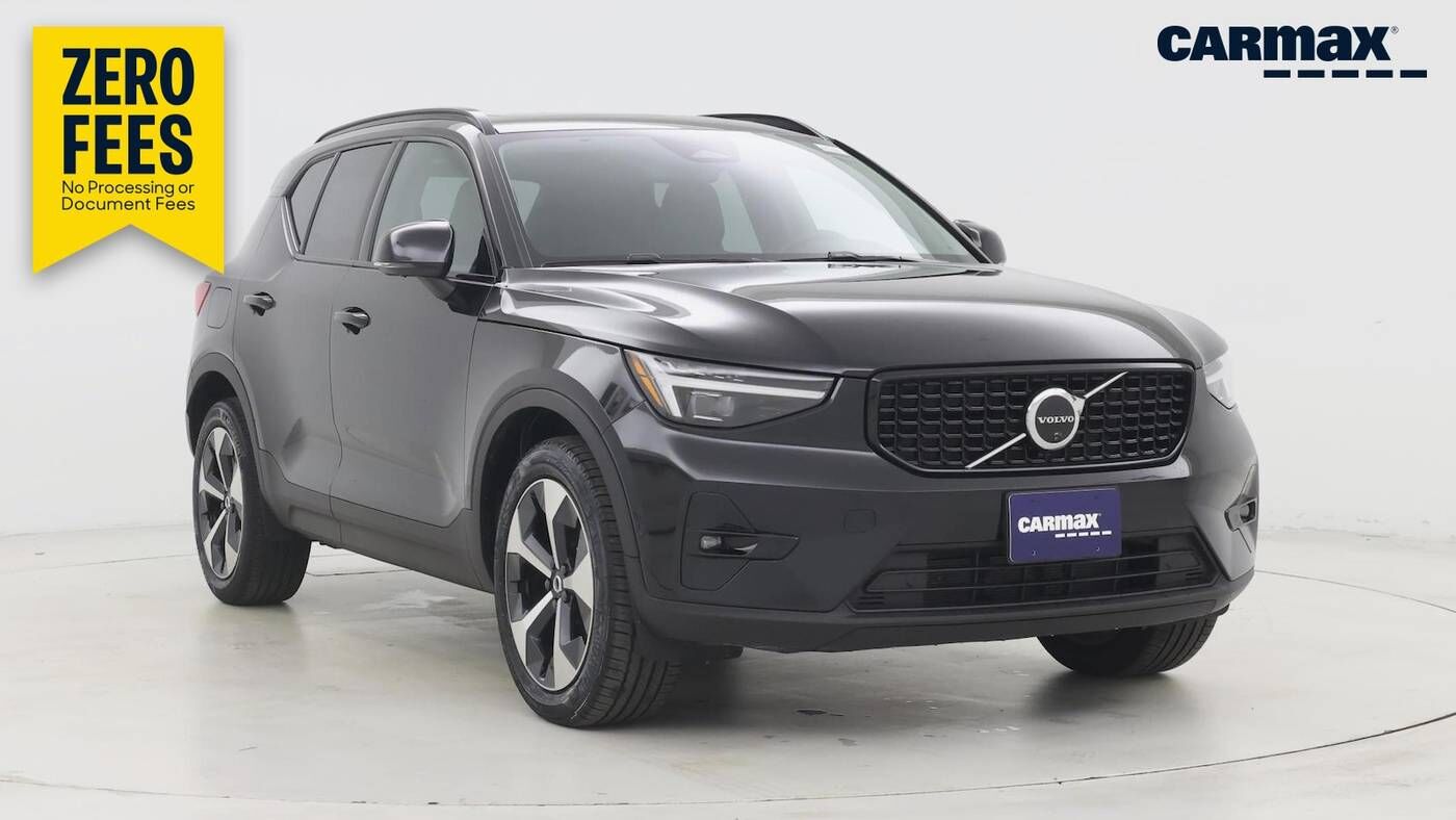 2026 VOLVO XC40