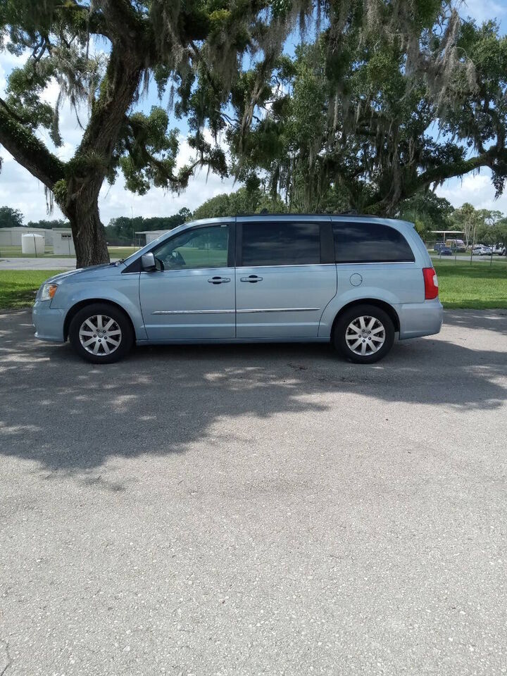 2013 CHRYSLER Town and Country