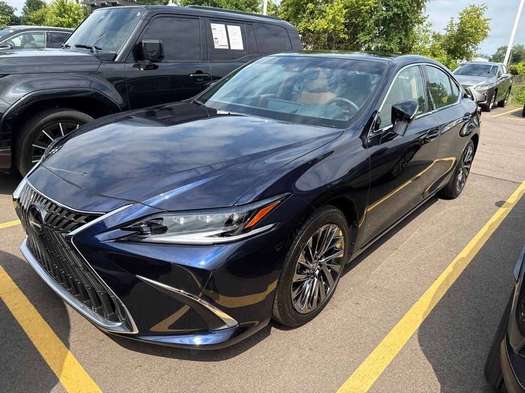 2025 LEXUS ES