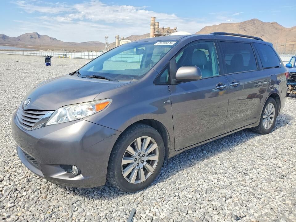 2017 TOYOTA Sienna