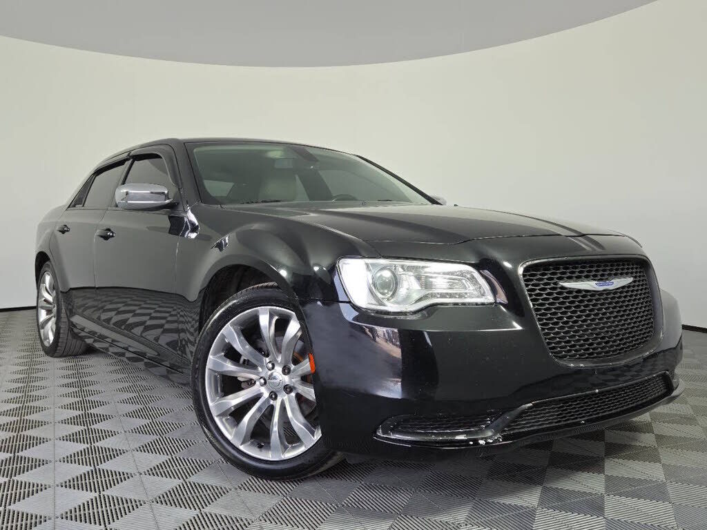2019 CHRYSLER 300